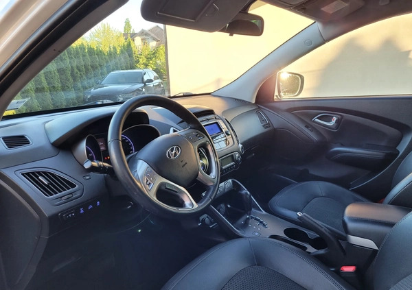 Hyundai ix35 cena 38900 przebieg: 215000, rok produkcji 2013 z Drezdenko małe 137